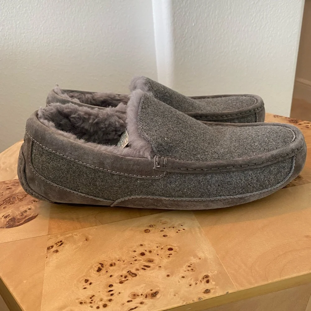 UGG Men’s Ascot Slipper - Picture 2 of 8